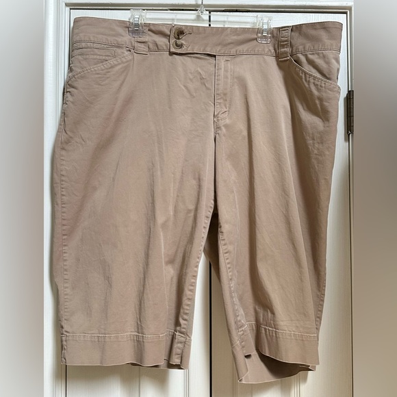 Cool and Comfortable Khaki Shorts - Picture 3 of 5
